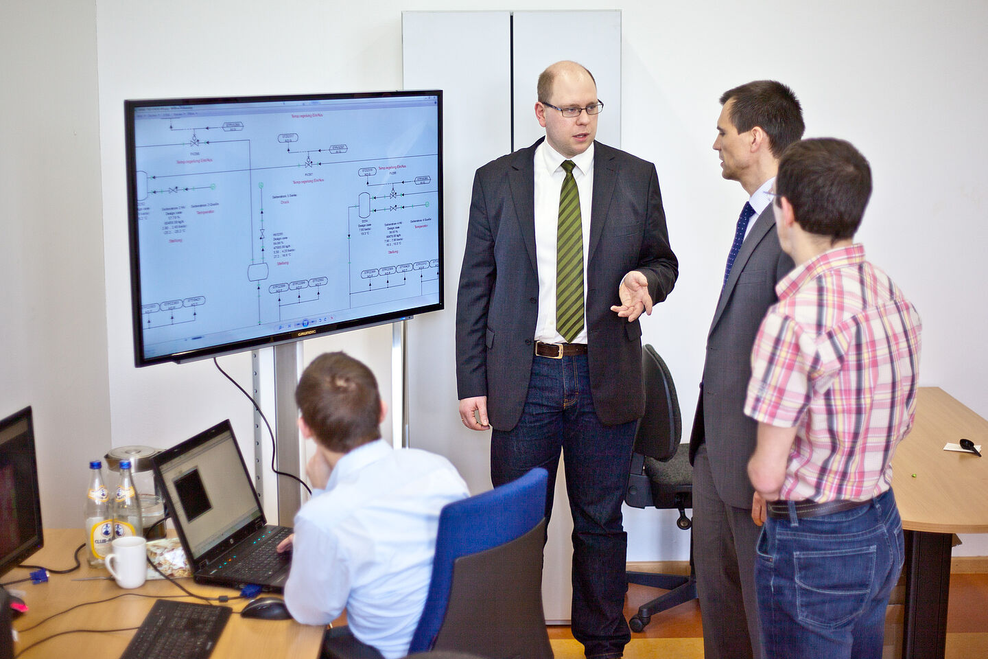 Dr. Rico Schulze bei einem Projektmeeting mit Prof. Jens Jäkel in der HTWK Leipzig 