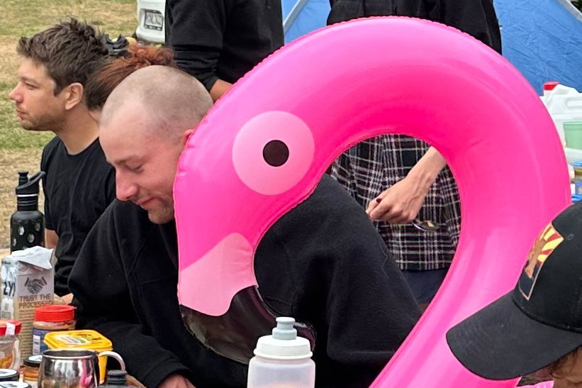Beitrag öffnen Zum Magazinbeitrag "Mit Fahrrad (und Flamingo) von Leipzig bis zu den Alpen"