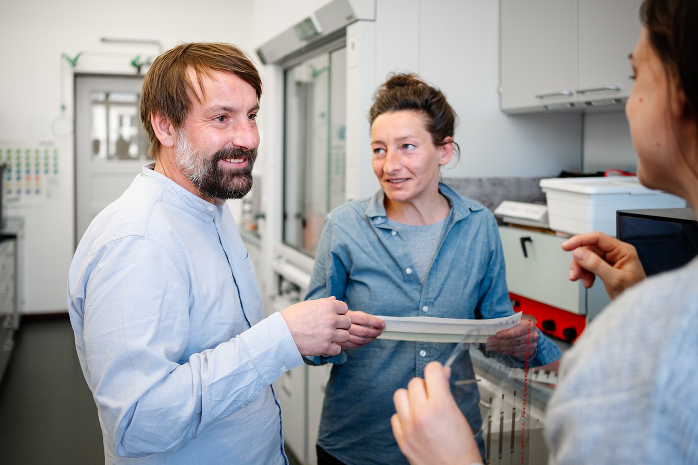Interviewsituation mit Prof. Dr. Ingo Reinhold links und Katharina Roeber rechts im Bild